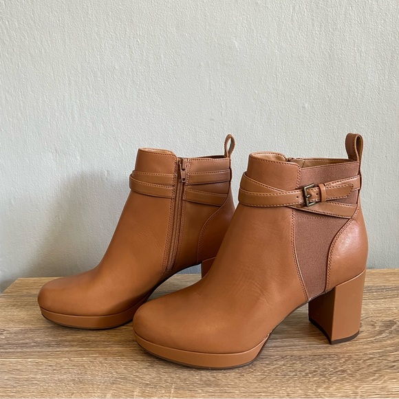 Vionic Nella Ankle Boots - 9 - Picture 4 of 11